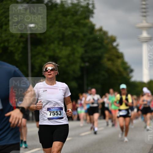 29.06.2025 - hella hamburg halbmarathon Dr. Thomas Lammeyer http://msf.ph/oto/8502295 29.06.2025 10:25:32 Kennedybrücke 1028, 1266, 1658, 2271, 2383, 2635, 2956, 3122, 3434, 3817, 4350, 4786, 5041, 5061, 5373, 5395, 5493, 5767, 5957, 6086, 7018, 7228, 7522, 7553, 7781, 8095, 8726, 8844, 9100, 9108, 9624, 10050, 10874 meine-sportfotos.de