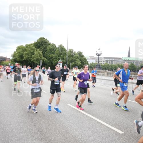 29.06.2025 - hella hamburg halbmarathon Jannik Wohlers http://msf.ph/oto/8502301 29.06.2025 10:58:24 Lombardsbrücke 1326, 1365, 1380, 1514, 2057, 2649, 2929, 3416, 3565, 4042, 4043, 4225, 4294, 4577, 4648, 6330, 6341, 6554, 6588, 6633, 6638, 6702, 6927, 7095, 7096, 7443, 7957, 7967, 8489, 8545, 8547, 8592, 8752, 9221, 9563, 9960, 9982, 10026, 11140, 12389, 12474, 12759, 12970, 13089, 13095, 13274, 13527, 13571, 13784, 15065, 15918, 15919, 16104, 16906, 17036, 17164, 17165, 17323, 17554, 17572, 17601, 17651, 17659, 17874, 18051 meine-sportfotos.de