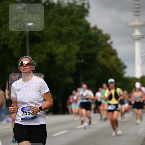 29.06.2025 - hella hamburg halbmarathon Dr. Thomas Lammeyer http://msf.ph/oto/8502313 29.06.2025 10:25:33 Kennedybrücke 1028, 1266, 1401, 1658, 2271, 2635, 2956, 3122, 3434, 3817, 4350, 4786, 5041, 5061, 5373, 5395, 5493, 5767, 5957, 6086, 7018, 7228, 7522, 7553, 7781, 8095, 8726, 8844, 9100, 9108, 9499, 9624, 10050, 10874 meine-sportfotos.de