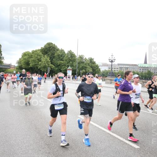 29.06.2025 - hella hamburg halbmarathon Jannik Wohlers http://msf.ph/oto/8502316 29.06.2025 10:58:25 Lombardsbrücke 1326, 1365, 1380, 1514, 2057, 2649, 2929, 3416, 3565, 4042, 4043, 4225, 4294, 4577, 4648, 6330, 6341, 6554, 6588, 6633, 6638, 6702, 6927, 7095, 7096, 7443, 7957, 7967, 8489, 8545, 8547, 8592, 8752, 9221, 9563, 9960, 9982, 10026, 10105, 10995, 11140, 12389, 12474, 12759, 12970, 13089, 13095, 13274, 13527, 13571, 13784, 15065, 15918, 15919, 17164, 17165, 17323, 17554, 17572, 17601, 17651, 17659, 17874, 18051 meine-sportfotos.de