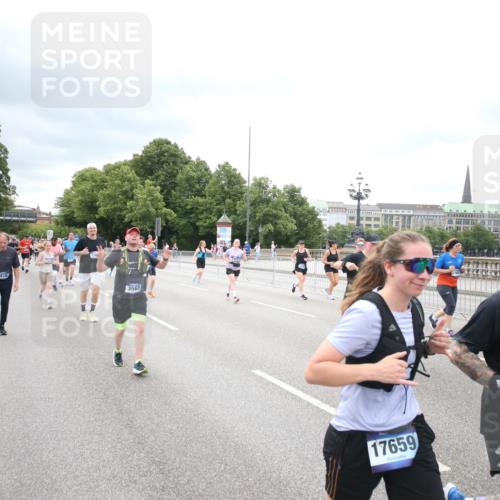 29.06.2025 - hella hamburg halbmarathon Jannik Wohlers http://msf.ph/oto/8502322 29.06.2025 10:58:26 Lombardsbrücke 1365, 1380, 1514, 2057, 2649, 2929, 3231, 3416, 3565, 4042, 4043, 4225, 4294, 4577, 4648, 6330, 6341, 6554, 6588, 6633, 6638, 6702, 7095, 7096, 7443, 7957, 7967, 8489, 8545, 8547, 8752, 9221, 9563, 9960, 9982, 10026, 10105, 10995, 11140, 11292, 12389, 12474, 12759, 12970, 13089, 13095, 13274, 13527, 13571, 13784, 15065, 15624, 15918, 15919, 17164, 17165, 17323, 17554, 17572, 17601, 17651, 17659, 17874, 18051, 18601 meine-sportfotos.de
