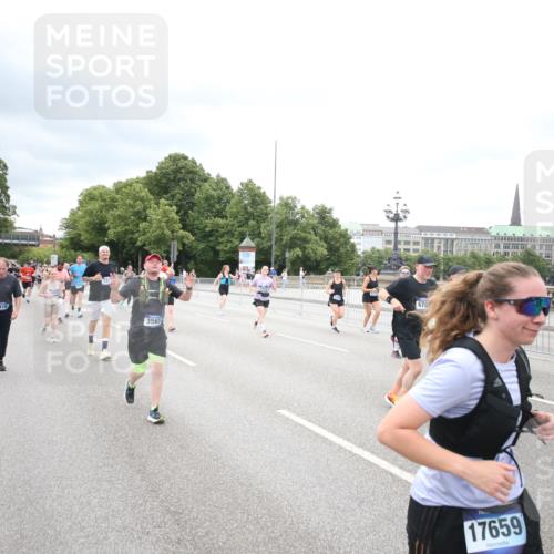 29.06.2025 - hella hamburg halbmarathon Jannik Wohlers http://msf.ph/oto/8502328 29.06.2025 10:58:26 Lombardsbrücke 1365, 1380, 1514, 2057, 2649, 2929, 3231, 3416, 3565, 4042, 4043, 4225, 4294, 4577, 4648, 6330, 6341, 6554, 6588, 6633, 6638, 6702, 7095, 7096, 7443, 7957, 7967, 8489, 8545, 8547, 8752, 9221, 9563, 9960, 9982, 10026, 10105, 10995, 11140, 11292, 12389, 12474, 12759, 12970, 13089, 13095, 13274, 13527, 13571, 13784, 15065, 15624, 15918, 15919, 17164, 17165, 17323, 17554, 17572, 17601, 17651, 17659, 17874, 18051, 18601 meine-sportfotos.de