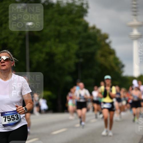 29.06.2025 - hella hamburg halbmarathon Dr. Thomas Lammeyer http://msf.ph/oto/8502329 29.06.2025 10:25:33 Kennedybrücke 1028, 1266, 1401, 1658, 2271, 2635, 2956, 3122, 3434, 3817, 4350, 4786, 5041, 5061, 5373, 5395, 5493, 5767, 5957, 6086, 7018, 7228, 7522, 7553, 7781, 8095, 8726, 8844, 9100, 9108, 9499, 9624, 10050, 10874 meine-sportfotos.de