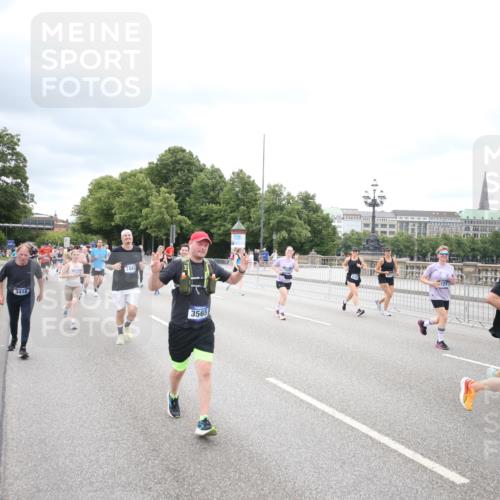 29.06.2025 - hella hamburg halbmarathon Jannik Wohlers http://msf.ph/oto/8502333 29.06.2025 10:58:26 Lombardsbrücke 1365, 1380, 1514, 2057, 2649, 2929, 3231, 3416, 3565, 4042, 4043, 4225, 4294, 4577, 4648, 6330, 6341, 6554, 6588, 6633, 6638, 6702, 7095, 7096, 7443, 7957, 7967, 8489, 8545, 8547, 8752, 9221, 9563, 9960, 9982, 10026, 10105, 10995, 11140, 11292, 12389, 12474, 12759, 12970, 13089, 13095, 13274, 13527, 13571, 13784, 15065, 15624, 15918, 15919, 17164, 17165, 17323, 17554, 17572, 17601, 17651, 17659, 17874, 18051, 18601 meine-sportfotos.de