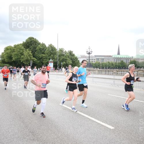 29.06.2025 - hella hamburg halbmarathon Jannik Wohlers http://msf.ph/oto/8502400 29.06.2025 10:58:31 Lombardsbrücke 1380, 2057, 2621, 2649, 2929, 3231, 3373, 3565, 3966, 4042, 4043, 4294, 4312, 4577, 4648, 5016, 5211, 5400, 6167, 6301, 6330, 6341, 6588, 6633, 6638, 6702, 7443, 7957, 8489, 8545, 8547, 8631, 8752, 9221, 10105, 10995, 11140, 11292, 11918, 12389, 12474, 12759, 12970, 13089, 13095, 13260, 13274, 13527, 13571, 15065, 15624, 15918, 17554, 17572, 17601, 17651, 17659, 17702, 18051, 18601, 19150 meine-sportfotos.de