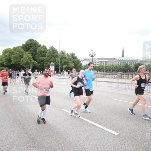 29.06.2025 - hella hamburg halbmarathon Jannik Wohlers http://msf.ph/oto/8502407 29.06.2025 10:58:31 Lombardsbrücke 1380, 2057, 2621, 2649, 2929, 3231, 3373, 3565, 3966, 4042, 4043, 4294, 4312, 4577, 4648, 5016, 5211, 5400, 6167, 6301, 6330, 6341, 6588, 6633, 6638, 6702, 7443, 7957, 8489, 8545, 8547, 8631, 8752, 9221, 10105, 10995, 11140, 11292, 11918, 12389, 12474, 12759, 12970, 13089, 13095, 13260, 13274, 13527, 13571, 15065, 15624, 15918, 17554, 17572, 17601, 17651, 17659, 17702, 18051, 18601, 19150 meine-sportfotos.de