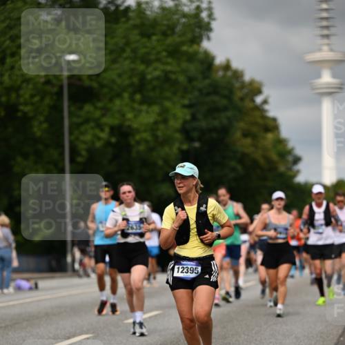 29.06.2025 - hella hamburg halbmarathon Dr. Thomas Lammeyer http://msf.ph/oto/8502411 29.06.2025 10:25:36 Kennedybrücke 1028, 1401, 1658, 2271, 2635, 2956, 3122, 3817, 4697, 4786, 5041, 5061, 5122, 5373, 5395, 5493, 5767, 5957, 6086, 7018, 7228, 7522, 7553, 7781, 8095, 8286, 8726, 8844, 9100, 9108, 9369, 9499, 9624, 10050, 10374, 10874 meine-sportfotos.de