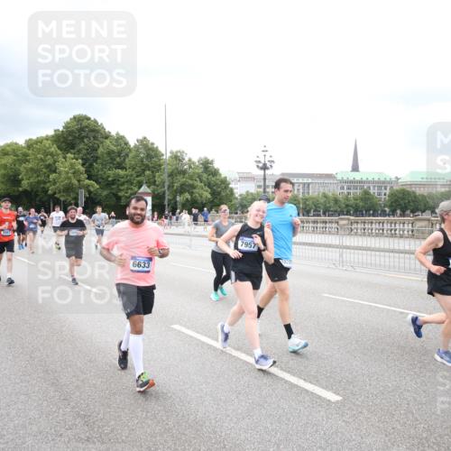 29.06.2025 - hella hamburg halbmarathon Jannik Wohlers http://msf.ph/oto/8502417 29.06.2025 10:58:31 Lombardsbrücke 1380, 2057, 2621, 2649, 2929, 3231, 3373, 3565, 3966, 4042, 4043, 4294, 4312, 4577, 4648, 5016, 5211, 5400, 6167, 6301, 6330, 6341, 6588, 6633, 6638, 6702, 7443, 7957, 8489, 8545, 8547, 8631, 8752, 9221, 10105, 10995, 11140, 11292, 11918, 12389, 12474, 12759, 12970, 13089, 13095, 13260, 13274, 13527, 13571, 15065, 15624, 15918, 17554, 17572, 17601, 17651, 17659, 17702, 18051, 18601, 19150 meine-sportfotos.de