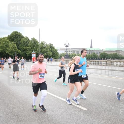 29.06.2025 - hella hamburg halbmarathon Jannik Wohlers http://msf.ph/oto/8502437 29.06.2025 10:58:32 Lombardsbrücke 1380, 2057, 2621, 2929, 3231, 3373, 3565, 3966, 4042, 4043, 4312, 4577, 4648, 5016, 5211, 5400, 6167, 6301, 6330, 6341, 6588, 6633, 6638, 6702, 7443, 7957, 8489, 8544, 8545, 8547, 8631, 8752, 9221, 10105, 10995, 11140, 11292, 11834, 11918, 12389, 12474, 12759, 12970, 13089, 13095, 13260, 13274, 13527, 13571, 15065, 15624, 17554, 17572, 17601, 17651, 17659, 17702, 18051, 18601, 19150 meine-sportfotos.de