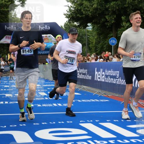 29.06.2025 - hella hamburg halbmarathon Strokosch-Dieckow http://msf.ph/oto/8502465 29.06.2025 10:52:28 Ziel 3715, 6561, 6562, 7178, 7232, 8371, 8661, 9145, 9739, 9876, 11791, 13015, 13211, 13301, 14561, 15001, 15144, 15980, 17997, 18982 meine-sportfotos.de