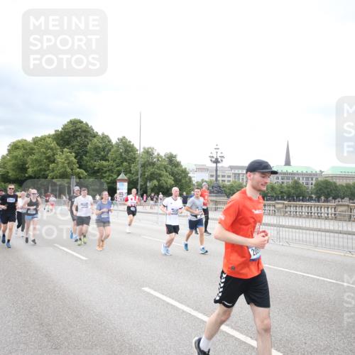 29.06.2025 - hella hamburg halbmarathon Jannik Wohlers http://msf.ph/oto/8502469 29.06.2025 10:58:35 Lombardsbrücke 2057, 2621, 2929, 3231, 3373, 3966, 4312, 4577, 4648, 5016, 5211, 5400, 6167, 6301, 6330, 6341, 6599, 6633, 6638, 7443, 7957, 8489, 8544, 8545, 8547, 8631, 9221, 10105, 10548, 10995, 11292, 11768, 11786, 11834, 11918, 12389, 12474, 12636, 12637, 12759, 13089, 13095, 13260, 13274, 13527, 13571, 15065, 15099, 15624, 17702, 18051, 18549, 18558, 18601, 19150 meine-sportfotos.de