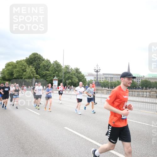 29.06.2025 - hella hamburg halbmarathon Jannik Wohlers http://msf.ph/oto/8502474 29.06.2025 10:58:35 Lombardsbrücke 2057, 2621, 2929, 3231, 3373, 3966, 4312, 4577, 4648, 5016, 5211, 5400, 6167, 6301, 6330, 6341, 6599, 6633, 6638, 7443, 7957, 8489, 8544, 8545, 8547, 8631, 9221, 10105, 10548, 10995, 11292, 11768, 11786, 11834, 11918, 12389, 12474, 12636, 12637, 12759, 13089, 13095, 13260, 13274, 13527, 13571, 15065, 15099, 15624, 17702, 18051, 18549, 18558, 18601, 19150 meine-sportfotos.de