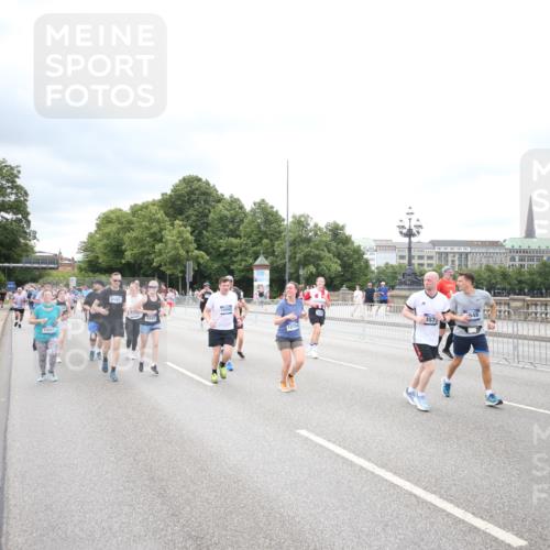 29.06.2025 - hella hamburg halbmarathon Jannik Wohlers http://msf.ph/oto/8502478 29.06.2025 10:58:36 Lombardsbrücke 1751, 2057, 2621, 2929, 3231, 3373, 3966, 4312, 4577, 4648, 5016, 5211, 5400, 6167, 6301, 6330, 6341, 6599, 6638, 7443, 7957, 8489, 8544, 8545, 8547, 8631, 8932, 9221, 10105, 10548, 10995, 11292, 11768, 11786, 11834, 11918, 12389, 12474, 12636, 12637, 12759, 13089, 13095, 13260, 13274, 13527, 13571, 15065, 15099, 15624, 17702, 18051, 18549, 18558, 18601, 19150, 19174 meine-sportfotos.de