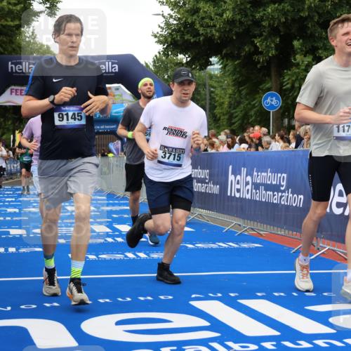29.06.2025 - hella hamburg halbmarathon Strokosch-Dieckow http://msf.ph/oto/8502484 29.06.2025 10:52:28 Ziel 3715, 6561, 6562, 7178, 7232, 8371, 8661, 9145, 9739, 9876, 11791, 13015, 13211, 13301, 14561, 15001, 15144, 15980, 17997, 18982 meine-sportfotos.de