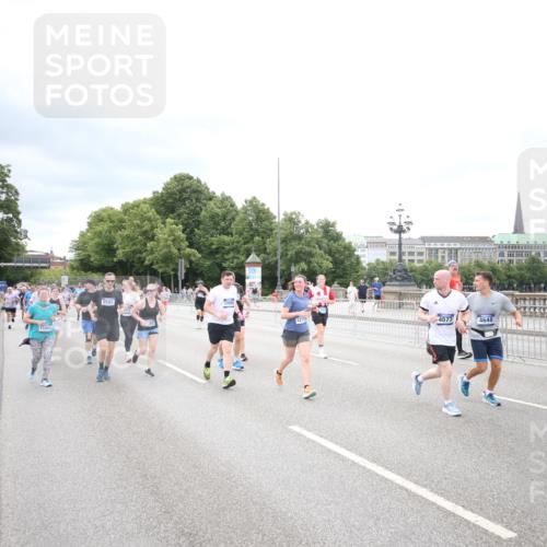 29.06.2025 - hella hamburg halbmarathon Jannik Wohlers http://msf.ph/oto/8502493 29.06.2025 10:58:36 Lombardsbrücke 1751, 2057, 2621, 2929, 3231, 3373, 3966, 4312, 4577, 4648, 5016, 5211, 5400, 6167, 6301, 6330, 6341, 6599, 6638, 7443, 7957, 8489, 8544, 8545, 8547, 8631, 8932, 9221, 10105, 10548, 10995, 11292, 11768, 11786, 11834, 11918, 12389, 12474, 12636, 12637, 12759, 13089, 13095, 13260, 13274, 13527, 13571, 15065, 15099, 15624, 17702, 18051, 18549, 18558, 18601, 19150, 19174 meine-sportfotos.de