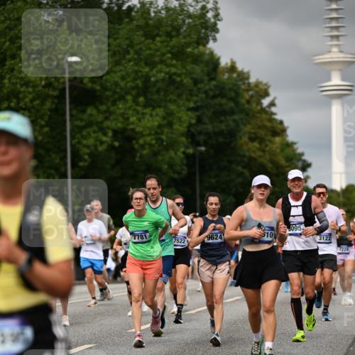29.06.2025 - hella hamburg halbmarathon Dr. Thomas Lammeyer http://msf.ph/oto/8502496 29.06.2025 10:25:38 Kennedybrücke 1028, 1401, 1658, 2271, 2635, 2956, 3122, 3770, 3817, 4697, 4786, 5061, 5122, 5373, 5395, 5493, 5767, 5957, 6086, 7018, 7228, 7522, 7553, 7781, 8095, 8286, 8726, 8844, 9100, 9108, 9369, 9499, 9532, 9624, 10050, 10374, 10874 meine-sportfotos.de