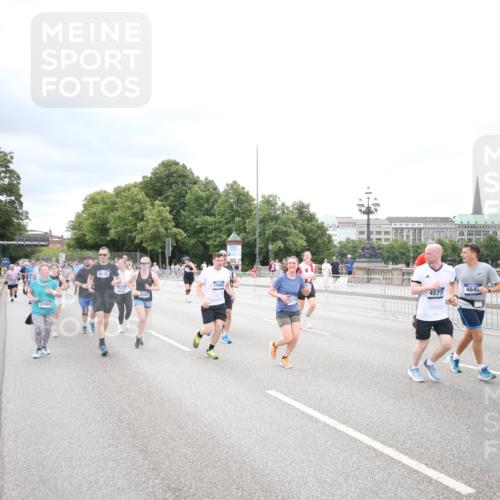 29.06.2025 - hella hamburg halbmarathon Jannik Wohlers http://msf.ph/oto/8502511 29.06.2025 10:58:36 Lombardsbrücke 1751, 2057, 2621, 2929, 3231, 3373, 3966, 4312, 4577, 4648, 5016, 5211, 5400, 6167, 6301, 6330, 6341, 6599, 6638, 7443, 7957, 8489, 8544, 8545, 8547, 8631, 8932, 9221, 10105, 10548, 10995, 11292, 11768, 11786, 11834, 11918, 12389, 12474, 12636, 12637, 12759, 13089, 13095, 13260, 13274, 13527, 13571, 15065, 15099, 15624, 17702, 18051, 18549, 18558, 18601, 19150, 19174 meine-sportfotos.de