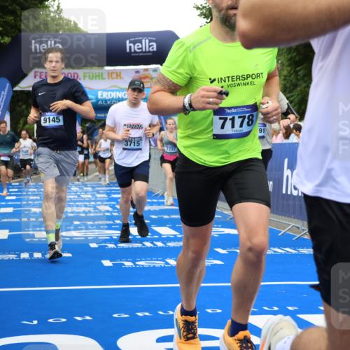 29.06.2025 - hella hamburg halbmarathon Strokosch-Dieckow http://msf.ph/oto/8502520 29.06.2025 10:52:27 Ziel 3715, 4140, 6561, 6562, 7178, 7232, 8371, 8661, 9145, 9739, 9876, 11791, 13015, 13211, 13301, 14561, 15001, 15144, 15980, 17997, 18982 meine-sportfotos.de