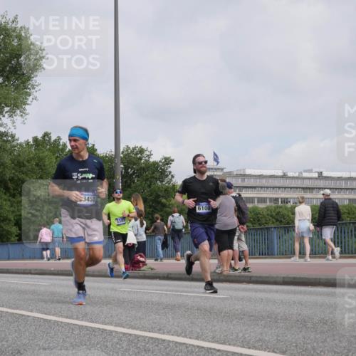 29.06.2025 - hella hamburg halbmarathon Luisa Fischer http://msf.ph/oto/8502527 29.06.2025 10:11:15 Kennedybrücke 3458, 5347, 6100, 4864, 5347, 6100, 9071 meine-sportfotos.de