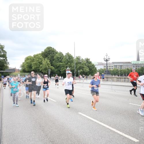 29.06.2025 - hella hamburg halbmarathon Jannik Wohlers http://msf.ph/oto/8502528 29.06.2025 10:58:36 Lombardsbrücke 1751, 2057, 2621, 2929, 3231, 3373, 3966, 4312, 4577, 4648, 5016, 5211, 5400, 6167, 6301, 6330, 6341, 6599, 6638, 7443, 7957, 8489, 8544, 8545, 8547, 8631, 8932, 9221, 10105, 10548, 10995, 11292, 11768, 11786, 11834, 11918, 12389, 12474, 12636, 12637, 12759, 13089, 13095, 13260, 13274, 13527, 13571, 15065, 15099, 15624, 17702, 18051, 18549, 18558, 18601, 19150, 19174 meine-sportfotos.de
