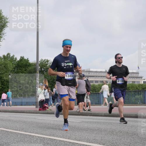 29.06.2025 - hella hamburg halbmarathon Luisa Fischer http://msf.ph/oto/8502536 29.06.2025 10:11:16 Kennedybrücke 13458, 6100, 4864, 5347, 6100, 9071 meine-sportfotos.de
