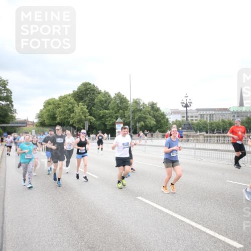 29.06.2025 - hella hamburg halbmarathon Jannik Wohlers http://msf.ph/oto/8502537 29.06.2025 10:58:36 Lombardsbrücke 1751, 2057, 2621, 2929, 3231, 3373, 3966, 4312, 4577, 4648, 5016, 5211, 5400, 6167, 6301, 6330, 6341, 6599, 6638, 7443, 7957, 8489, 8544, 8545, 8547, 8631, 8932, 9221, 10105, 10548, 10995, 11292, 11768, 11786, 11834, 11918, 12389, 12474, 12636, 12637, 12759, 13089, 13095, 13260, 13274, 13527, 13571, 15065, 15099, 15624, 17702, 18051, 18549, 18558, 18601, 19150, 19174 meine-sportfotos.de