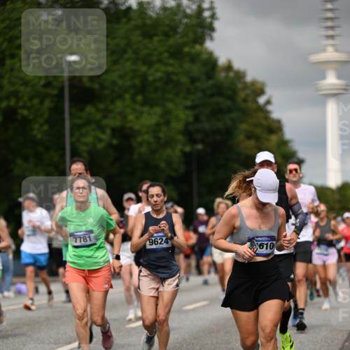 29.06.2025 - hella hamburg halbmarathon Dr. Thomas Lammeyer http://msf.ph/oto/8502540 29.06.2025 10:25:40 Kennedybrücke 1028, 1401, 2271, 2315, 2353, 2635, 2956, 3122, 3770, 3817, 4697, 4786, 5061, 5122, 5373, 5395, 5493, 5957, 6086, 7075, 7228, 7522, 7553, 7781, 8095, 8286, 9108, 9369, 9499, 9532, 9624, 10050, 10125, 10374, 10874, 11117 meine-sportfotos.de