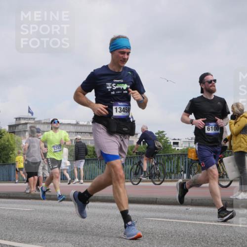 29.06.2025 - hella hamburg halbmarathon Luisa Fischer http://msf.ph/oto/8502543 29.06.2025 10:11:17 Kennedybrücke 14, 5347, 13458, 6100, 2309, 4864, 5347, 6100, 9071 meine-sportfotos.de