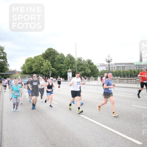 29.06.2025 - hella hamburg halbmarathon Jannik Wohlers http://msf.ph/oto/8502548 29.06.2025 10:58:36 Lombardsbrücke 1751, 2057, 2621, 2929, 3231, 3373, 3966, 4312, 4577, 4648, 5016, 5211, 5400, 6167, 6301, 6330, 6341, 6599, 6638, 7443, 7957, 8489, 8544, 8545, 8547, 8631, 8932, 9221, 10105, 10548, 10995, 11292, 11768, 11786, 11834, 11918, 12389, 12474, 12636, 12637, 12759, 13089, 13095, 13260, 13274, 13527, 13571, 15065, 15099, 15624, 17702, 18051, 18549, 18558, 18601, 19150, 19174 meine-sportfotos.de