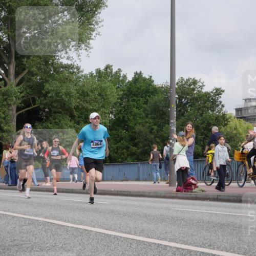 29.06.2025 - hella hamburg halbmarathon Luisa Fischer http://msf.ph/oto/8502551 29.06.2025 10:11:19 Kennedybrücke 1527, 2190, 16539, 16915, 4864, 1527, 2309, 4864, 5347, 9071 meine-sportfotos.de