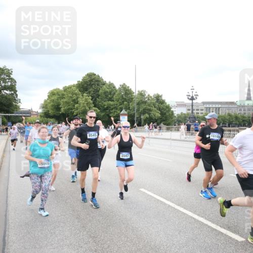 29.06.2025 - hella hamburg halbmarathon Jannik Wohlers http://msf.ph/oto/8502552 29.06.2025 10:58:38 Lombardsbrücke 1751, 2057, 2621, 3231, 3373, 3966, 4312, 4577, 4648, 5016, 5211, 5400, 6167, 6301, 6599, 6638, 6969, 7910, 7957, 8489, 8544, 8545, 8547, 8631, 8932, 10105, 10548, 10814, 10995, 11292, 11768, 11786, 11834, 11918, 12389, 12474, 12636, 12637, 12759, 13089, 13095, 13260, 13527, 13571, 15065, 15099, 15624, 17702, 18051, 18549, 18558, 18601, 19150, 19174 meine-sportfotos.de
