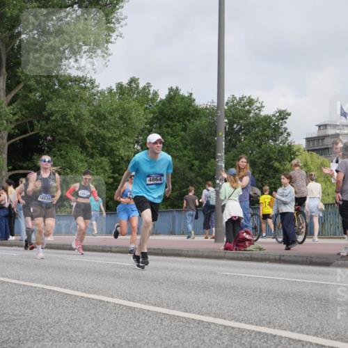 29.06.2025 - hella hamburg halbmarathon Luisa Fischer http://msf.ph/oto/8502554 29.06.2025 10:11:20 Kennedybrücke 1527, 2190, 16539, 16915, 4864, 14, 1527, 2190, 2309, 4864, 5347, 9071 meine-sportfotos.de