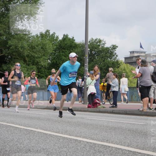 29.06.2025 - hella hamburg halbmarathon Luisa Fischer http://msf.ph/oto/8502558 29.06.2025 10:11:20 Kennedybrücke 2190, 16539, 6915, 4864, 1527, 2190, 2309, 4864, 5347, 9071 meine-sportfotos.de