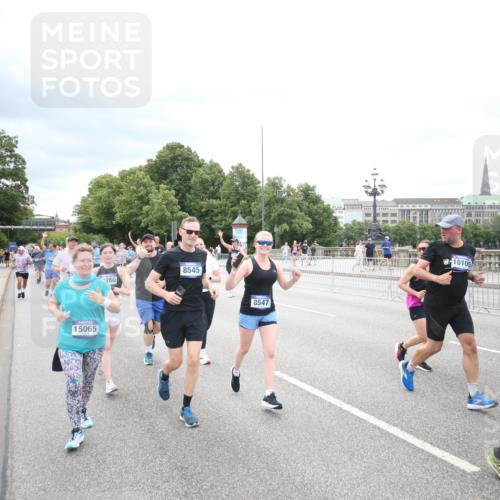 29.06.2025 - hella hamburg halbmarathon Jannik Wohlers http://msf.ph/oto/8502562 29.06.2025 10:58:38 Lombardsbrücke 1751, 2057, 2621, 3231, 3373, 3966, 4312, 4577, 4648, 5016, 5211, 5400, 6167, 6301, 6599, 6638, 6969, 7910, 7957, 8489, 8544, 8545, 8547, 8631, 8932, 10105, 10548, 10814, 10995, 11292, 11768, 11786, 11834, 11918, 12389, 12474, 12636, 12637, 12759, 13089, 13095, 13260, 13527, 13571, 15065, 15099, 15624, 17702, 18051, 18549, 18558, 18601, 19150, 19174 meine-sportfotos.de