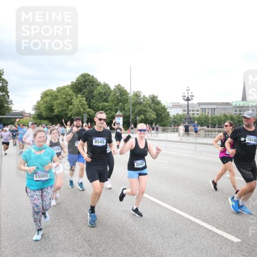 29.06.2025 - hella hamburg halbmarathon Jannik Wohlers http://msf.ph/oto/8502570 29.06.2025 10:58:38 Lombardsbrücke 1751, 2057, 2621, 3231, 3373, 3966, 4312, 4577, 4648, 5016, 5211, 5400, 6167, 6301, 6599, 6638, 6969, 7910, 7957, 8489, 8544, 8545, 8547, 8631, 8932, 10105, 10548, 10814, 10995, 11292, 11768, 11786, 11834, 11918, 12389, 12474, 12636, 12637, 12759, 13089, 13095, 13260, 13527, 13571, 15065, 15099, 15624, 17702, 18051, 18549, 18558, 18601, 19150, 19174 meine-sportfotos.de