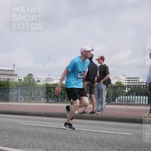 29.06.2025 - hella hamburg halbmarathon Luisa Fischer http://msf.ph/oto/8502571 29.06.2025 10:11:22 Kennedybrücke 4864, 1527, 2190, 2309, 4864, 9071 meine-sportfotos.de