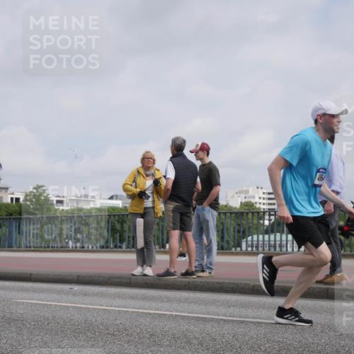 29.06.2025 - hella hamburg halbmarathon Luisa Fischer http://msf.ph/oto/8502574 29.06.2025 10:11:22 Kennedybrücke 1527, 2190, 2309, 4864, 9071 meine-sportfotos.de