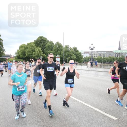 29.06.2025 - hella hamburg halbmarathon Jannik Wohlers http://msf.ph/oto/8502575 29.06.2025 10:58:38 Lombardsbrücke 1751, 2057, 2621, 3231, 3373, 3966, 4312, 4577, 4648, 5016, 5211, 5400, 6167, 6301, 6599, 6638, 6969, 7910, 7957, 8489, 8544, 8545, 8547, 8631, 8932, 10105, 10548, 10814, 10995, 11292, 11768, 11786, 11834, 11918, 12389, 12474, 12636, 12637, 12759, 13089, 13095, 13260, 13527, 13571, 15065, 15099, 15624, 17702, 18051, 18549, 18558, 18601, 19150, 19174 meine-sportfotos.de