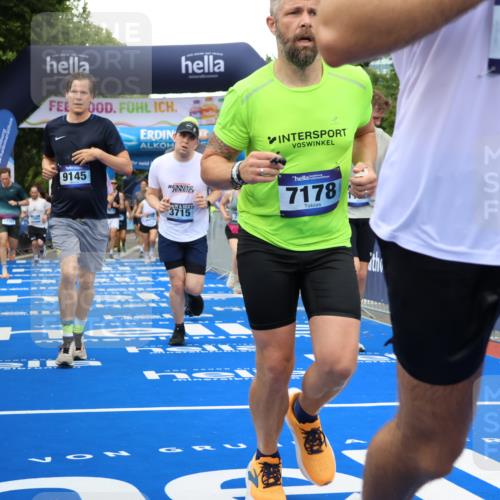 29.06.2025 - hella hamburg halbmarathon Strokosch-Dieckow http://msf.ph/oto/8502578 29.06.2025 10:52:27 Ziel 3715, 4140, 6561, 6562, 7178, 7232, 8371, 8661, 9145, 9739, 9876, 11791, 13015, 13211, 13301, 14561, 15001, 15144, 15980, 17997, 18982 meine-sportfotos.de