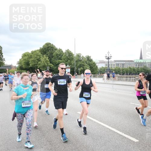 29.06.2025 - hella hamburg halbmarathon Jannik Wohlers http://msf.ph/oto/8502581 29.06.2025 10:58:38 Lombardsbrücke 1751, 2057, 2621, 3231, 3373, 3966, 4312, 4577, 4648, 5016, 5211, 5400, 6167, 6301, 6599, 6638, 6969, 7910, 7957, 8489, 8544, 8545, 8547, 8631, 8932, 10105, 10548, 10814, 10995, 11292, 11768, 11786, 11834, 11918, 12389, 12474, 12636, 12637, 12759, 13089, 13095, 13260, 13527, 13571, 15065, 15099, 15624, 17702, 18051, 18549, 18558, 18601, 19150, 19174 meine-sportfotos.de