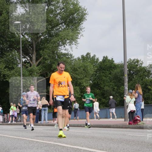29.06.2025 - hella hamburg halbmarathon Luisa Fischer http://msf.ph/oto/8502584 29.06.2025 10:11:29 Kennedybrücke 11780, 42, 5100, 11657, 17885, 16809, 1527, 2190, 2309, 5100, 6918, 9616, 9966 meine-sportfotos.de
