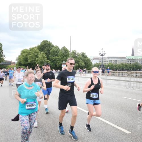 29.06.2025 - hella hamburg halbmarathon Jannik Wohlers http://msf.ph/oto/8502597 29.06.2025 10:58:38 Lombardsbrücke 1751, 2057, 2621, 3231, 3373, 3966, 4312, 4577, 4648, 5016, 5211, 5400, 6167, 6301, 6599, 6638, 6969, 7910, 7957, 8489, 8544, 8545, 8547, 8631, 8932, 10105, 10548, 10814, 10995, 11292, 11768, 11786, 11834, 11918, 12389, 12474, 12636, 12637, 12759, 13089, 13095, 13260, 13527, 13571, 15065, 15099, 15624, 17702, 18051, 18549, 18558, 18601, 19150, 19174 meine-sportfotos.de