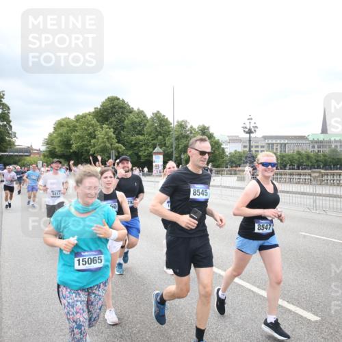 29.06.2025 - hella hamburg halbmarathon Jannik Wohlers http://msf.ph/oto/8502607 29.06.2025 10:58:39 Lombardsbrücke 1751, 1839, 2057, 2621, 3231, 3373, 3966, 4312, 4577, 4648, 5016, 5211, 5400, 6167, 6301, 6599, 6638, 6969, 7288, 7910, 7957, 8489, 8544, 8545, 8547, 8631, 8932, 10105, 10548, 10814, 10995, 11292, 11768, 11786, 11834, 11918, 12389, 12636, 12637, 12759, 13089, 13095, 13260, 13571, 15065, 15068, 15099, 15624, 17702, 18051, 18549, 18558, 18601, 19150, 19174 meine-sportfotos.de