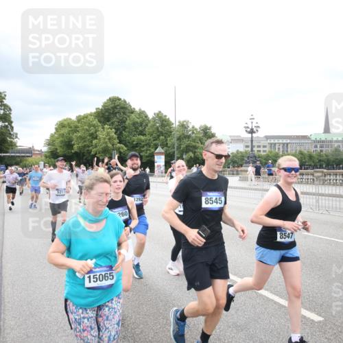 29.06.2025 - hella hamburg halbmarathon Jannik Wohlers http://msf.ph/oto/8502612 29.06.2025 10:58:39 Lombardsbrücke 1751, 1839, 2057, 2621, 3231, 3373, 3966, 4312, 4577, 4648, 5016, 5211, 5400, 6167, 6301, 6599, 6638, 6969, 7288, 7910, 7957, 8489, 8544, 8545, 8547, 8631, 8932, 10105, 10548, 10814, 10995, 11292, 11768, 11786, 11834, 11918, 12389, 12636, 12637, 12759, 13089, 13095, 13260, 13571, 15065, 15068, 15099, 15624, 17702, 18051, 18549, 18558, 18601, 19150, 19174 meine-sportfotos.de