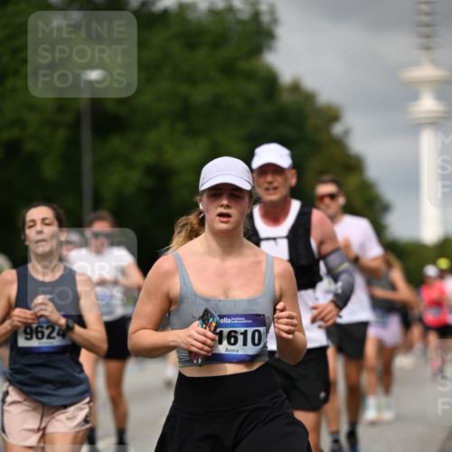 29.06.2025 - hella hamburg halbmarathon Dr. Thomas Lammeyer http://msf.ph/oto/8502620 29.06.2025 10:25:42 Kennedybrücke 1401, 2271, 2315, 2353, 2635, 2956, 3122, 3770, 3817, 4697, 4786, 5061, 5122, 5373, 5395, 5493, 5759, 5957, 6086, 7075, 7228, 7522, 7553, 7781, 8095, 8286, 9108, 9369, 9499, 9532, 9624, 10019, 10125, 10374, 10874, 11117 meine-sportfotos.de