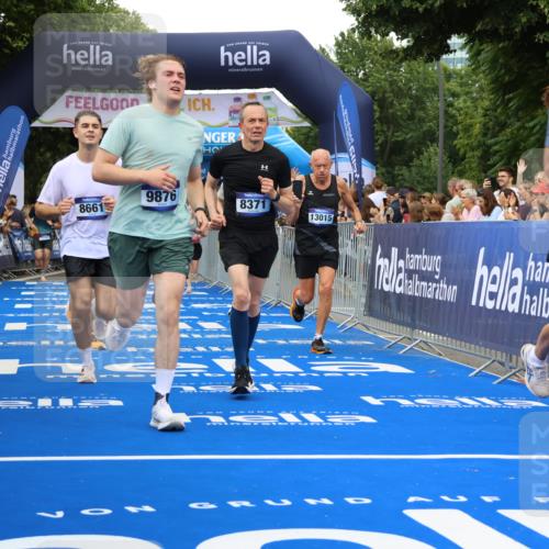 29.06.2025 - hella hamburg halbmarathon Strokosch-Dieckow http://msf.ph/oto/8502622 29.06.2025 10:52:24 Ziel 3715, 4140, 4587, 6164, 7178, 7232, 7896, 8371, 8661, 9145, 9876, 11791, 13015, 13211, 13707, 14561, 15144, 15446, 15980, 17773, 17997 meine-sportfotos.de