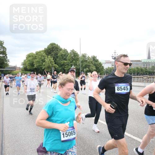 29.06.2025 - hella hamburg halbmarathon Jannik Wohlers http://msf.ph/oto/8502626 29.06.2025 10:58:39 Lombardsbrücke 1751, 1839, 2057, 2621, 3231, 3373, 3966, 4312, 4577, 4648, 5016, 5211, 5400, 6167, 6301, 6599, 6638, 6969, 7288, 7910, 7957, 8489, 8544, 8545, 8547, 8631, 8932, 10105, 10548, 10814, 10995, 11292, 11768, 11786, 11834, 11918, 12389, 12636, 12637, 12759, 13089, 13095, 13260, 13571, 15065, 15068, 15099, 15624, 17702, 18051, 18549, 18558, 18601, 19150, 19174 meine-sportfotos.de