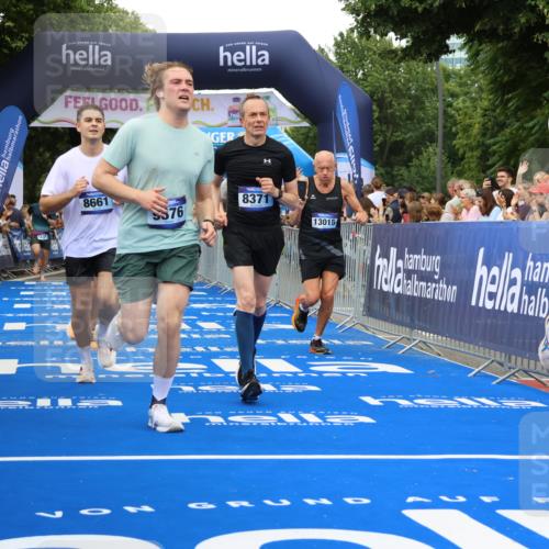 29.06.2025 - hella hamburg halbmarathon Strokosch-Dieckow http://msf.ph/oto/8502631 29.06.2025 10:52:24 Ziel 3715, 4140, 4587, 6164, 7178, 7232, 7896, 8371, 8661, 9145, 9876, 11791, 13015, 13211, 13707, 14561, 15144, 15446, 15980, 17773, 17997 meine-sportfotos.de
