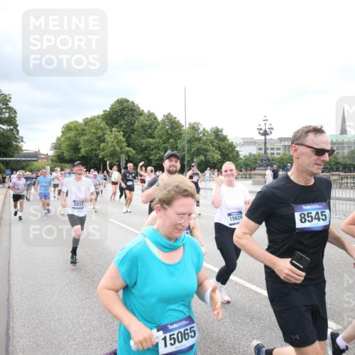 29.06.2025 - hella hamburg halbmarathon Jannik Wohlers http://msf.ph/oto/8502636 29.06.2025 10:58:39 Lombardsbrücke 1751, 1839, 2057, 2621, 3231, 3373, 3966, 4312, 4577, 4648, 5016, 5211, 5400, 6167, 6301, 6599, 6638, 6969, 7288, 7910, 7957, 8489, 8544, 8545, 8547, 8631, 8932, 10105, 10548, 10814, 10995, 11292, 11768, 11786, 11834, 11918, 12389, 12636, 12637, 12759, 13089, 13095, 13260, 13571, 15065, 15068, 15099, 15624, 17702, 18051, 18549, 18558, 18601, 19150, 19174 meine-sportfotos.de
