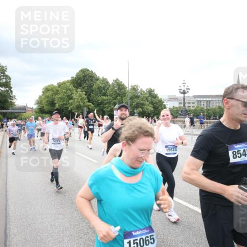 29.06.2025 - hella hamburg halbmarathon Jannik Wohlers http://msf.ph/oto/8502640 29.06.2025 10:58:39 Lombardsbrücke 1751, 1839, 2057, 2621, 3231, 3373, 3966, 4312, 4577, 4648, 5016, 5211, 5400, 6167, 6301, 6599, 6638, 6969, 7288, 7910, 7957, 8489, 8544, 8545, 8547, 8631, 8932, 10105, 10548, 10814, 10995, 11292, 11768, 11786, 11834, 11918, 12389, 12636, 12637, 12759, 13089, 13095, 13260, 13571, 15065, 15068, 15099, 15624, 17702, 18051, 18549, 18558, 18601, 19150, 19174 meine-sportfotos.de